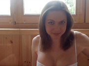 Stunning tranny cums hands free