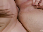 Dark raven Amanda Jade barebacks that fellow's bunghole