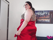 BBW tgirl Shemeatress strokes her tiny cock