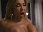 Blode TS cougar Eva Paradis rides young bare cock