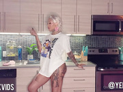 Gorgeous mature tgirl gets her big bubble butt banged by black guy