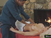 TS Domino Presley barebacked by masseur