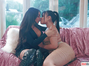 Tgirl photographer Eva Maxim fucks model