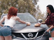 Tgirl Ariel Demure got hard from carwash