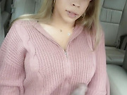 Big cock shemale receive a blowjob in the car