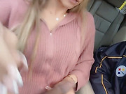 Big cock shemale receive a blowjob in the car