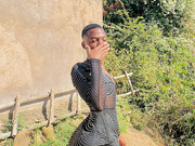 Sexy ebony ts shaking ass