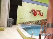 Amateur tranny prepares for filming the porn movie